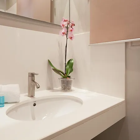 Easysleep Gaudi Terrace Барселона